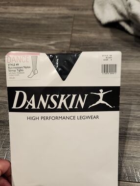 NWT Danskin High Performance Legwear Style 49 Run Resistant Tights Black Sz A